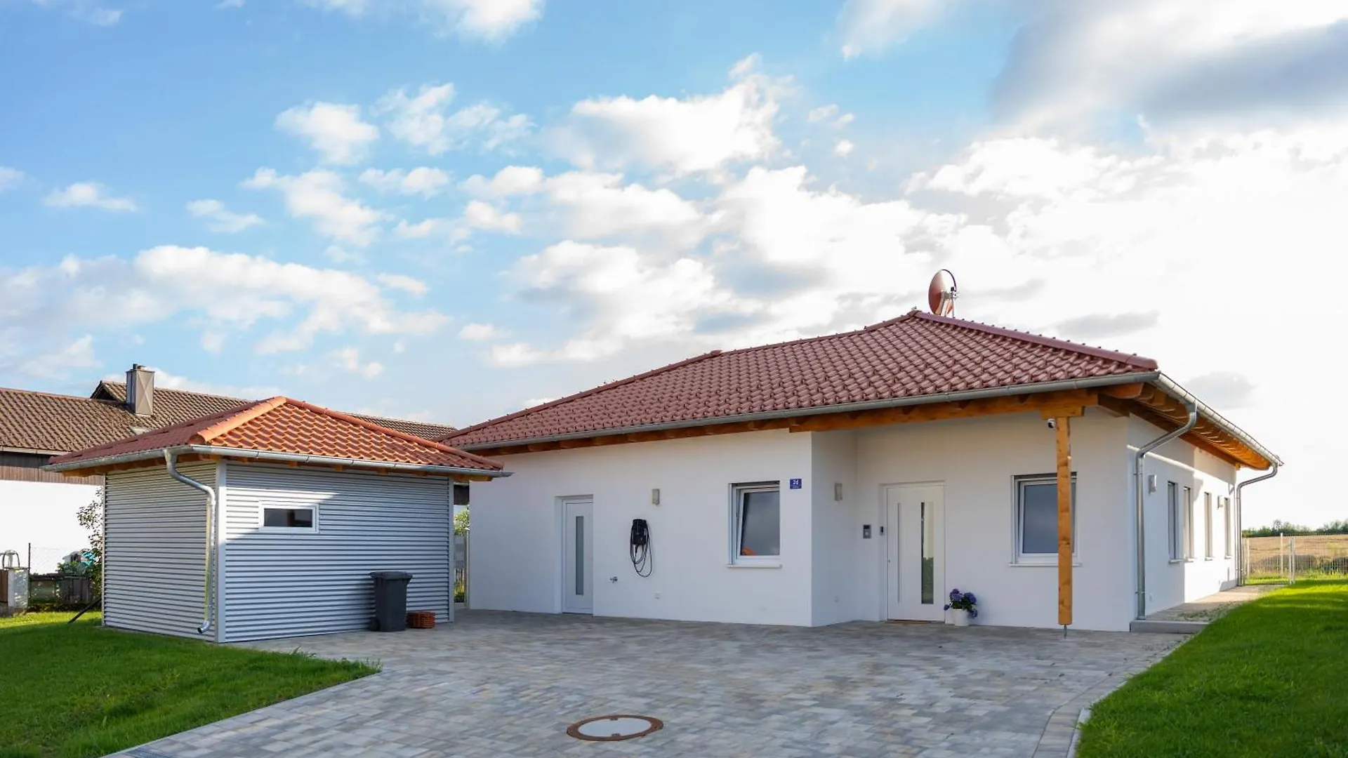 Privater Neubau Bungalow Mit Beheiztem Pool Villa Hengersberg Germany